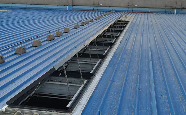 某城市大型商业综合体中庭眉县排烟窗工程